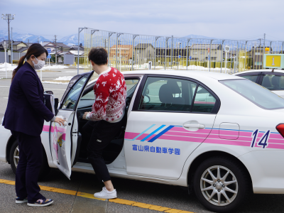 自動車学校の教習指導員（ID：2381）の求人画像１